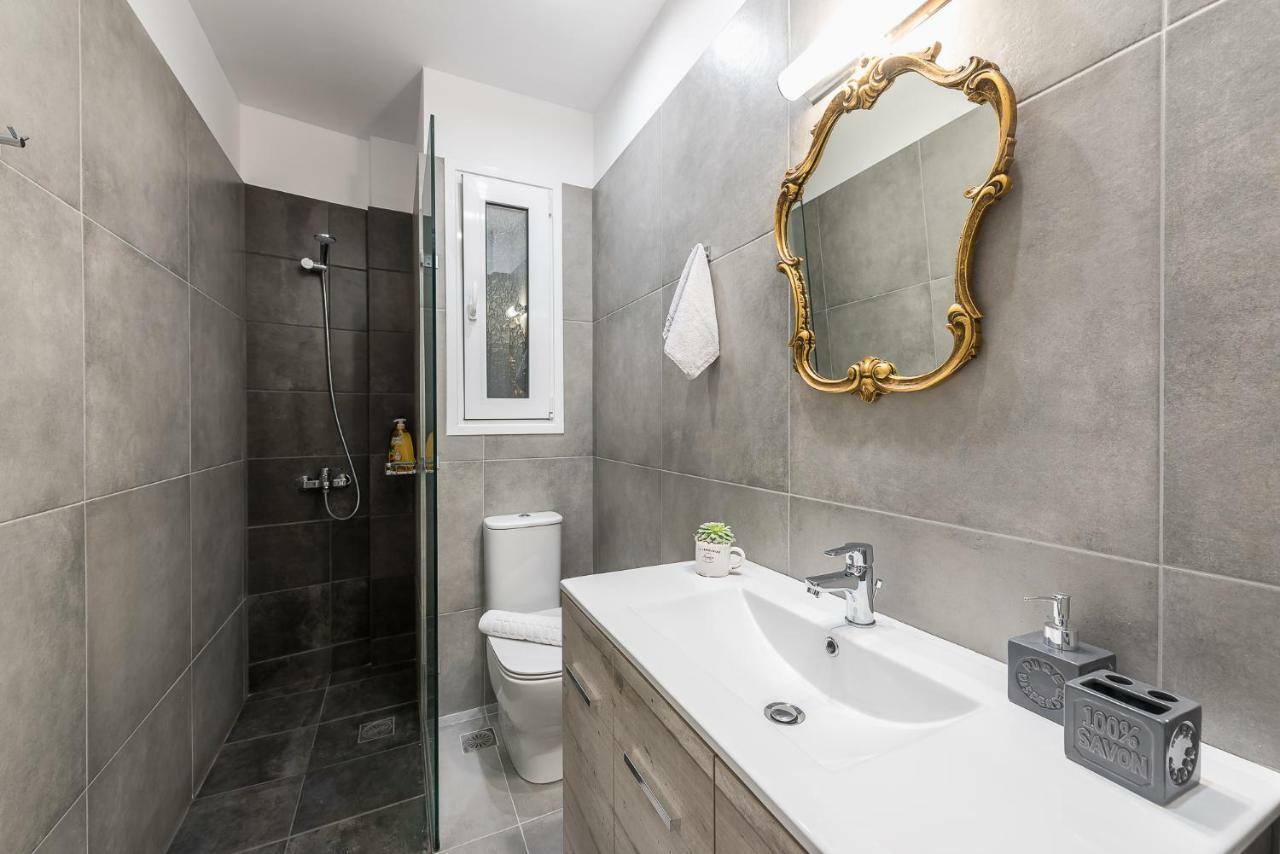 Apartamento Elegant Living At The Heart Of Atenas Exterior foto