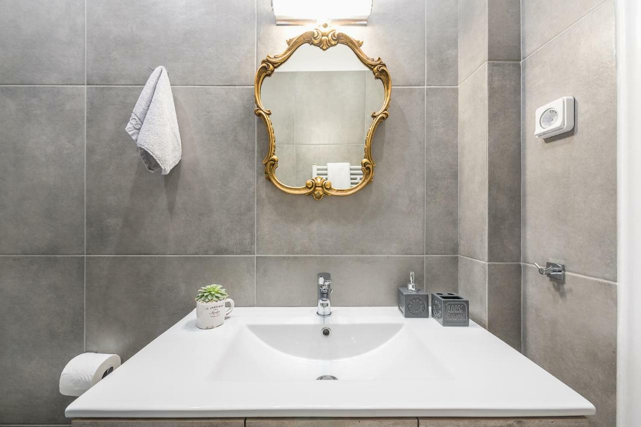 Apartamento Elegant Living At The Heart Of Atenas Exterior foto
