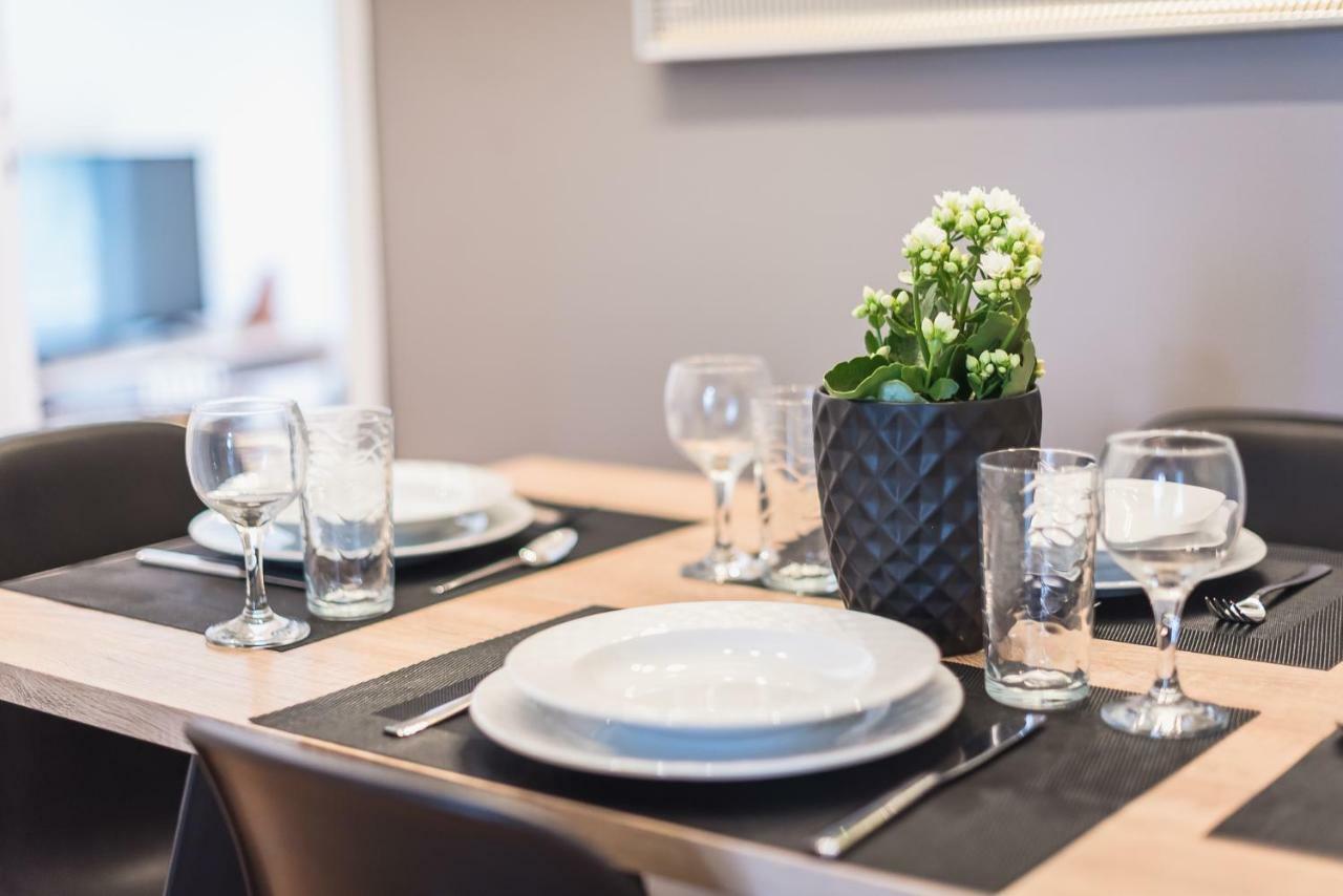 Apartamento Elegant Living At The Heart Of Atenas Exterior foto